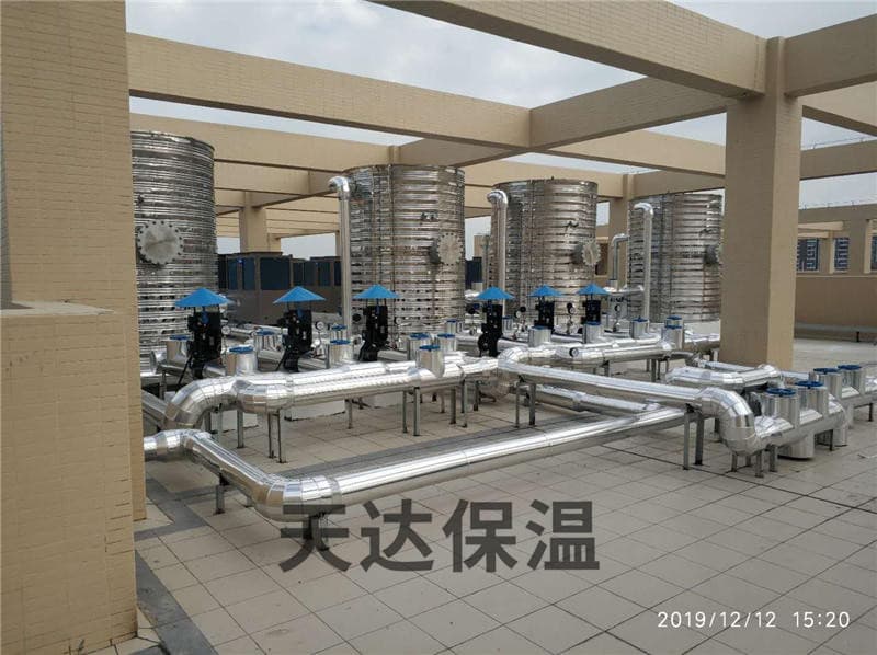 ������{����